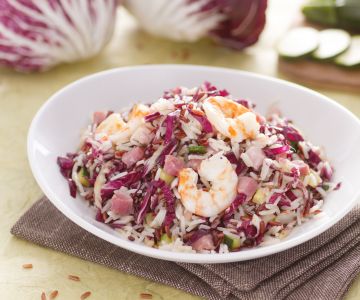 Basmati- und roter Reissalat mit süßen Speckwürfeln
