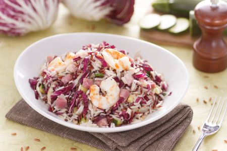 Basmati- und roter Reissalat mit süßen Speckwürfeln