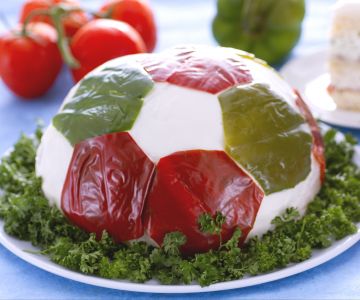 Einfacher und eindrucksvoller herzhaft geformter Kuchen in Ballform