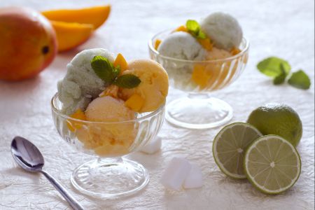 Mango-Limetten-Sorbet mit Minze und Ingwer
