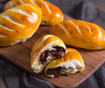 Weiche Brötchen mit Schokoladenfüllung