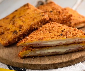 Mozzarella und Schinken in Carrozza