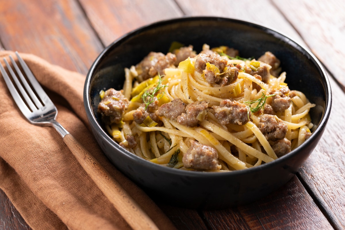 Linguine mit Wurst, Lauch und Fenchel