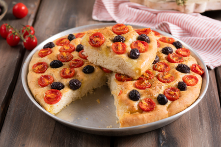 Focaccia mit Tomaten und Oliven mit Bimby®