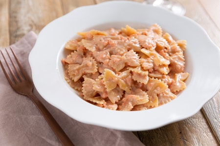 Farfalle mit geräuchertem Lachs