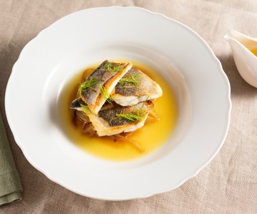 Seebarschfilet mit karamellisiertem Fenchel und Orangensauce