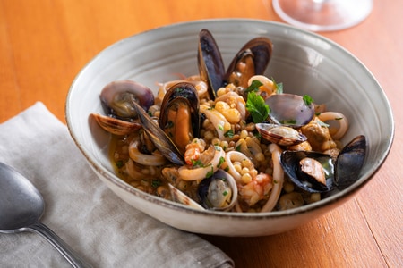 Fregola mit Meeresfrüchten