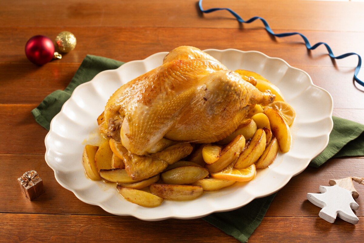 Kapaun mit Zitrusfrüchten