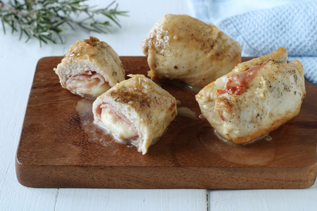 Hähnchenröllchen in der Pfanne