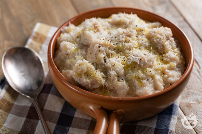 Toskanische Brotsuppe - Italienische Rezepte von GialloZafferano Toskanische Brotsuppe - Italienische Rezepte von GialloZafferano