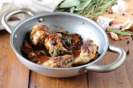 Kaninchen in der Pfanne