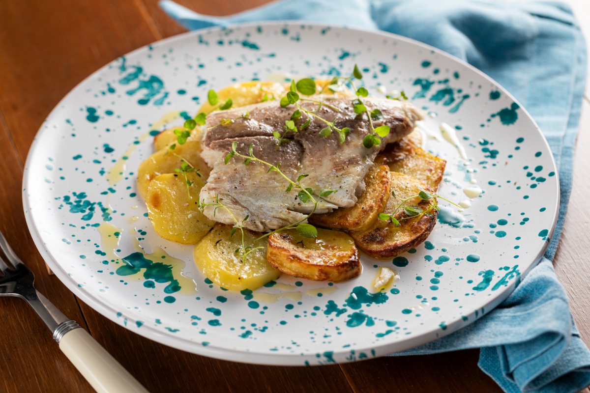 Im Ofen gebackener Gelbschwanz