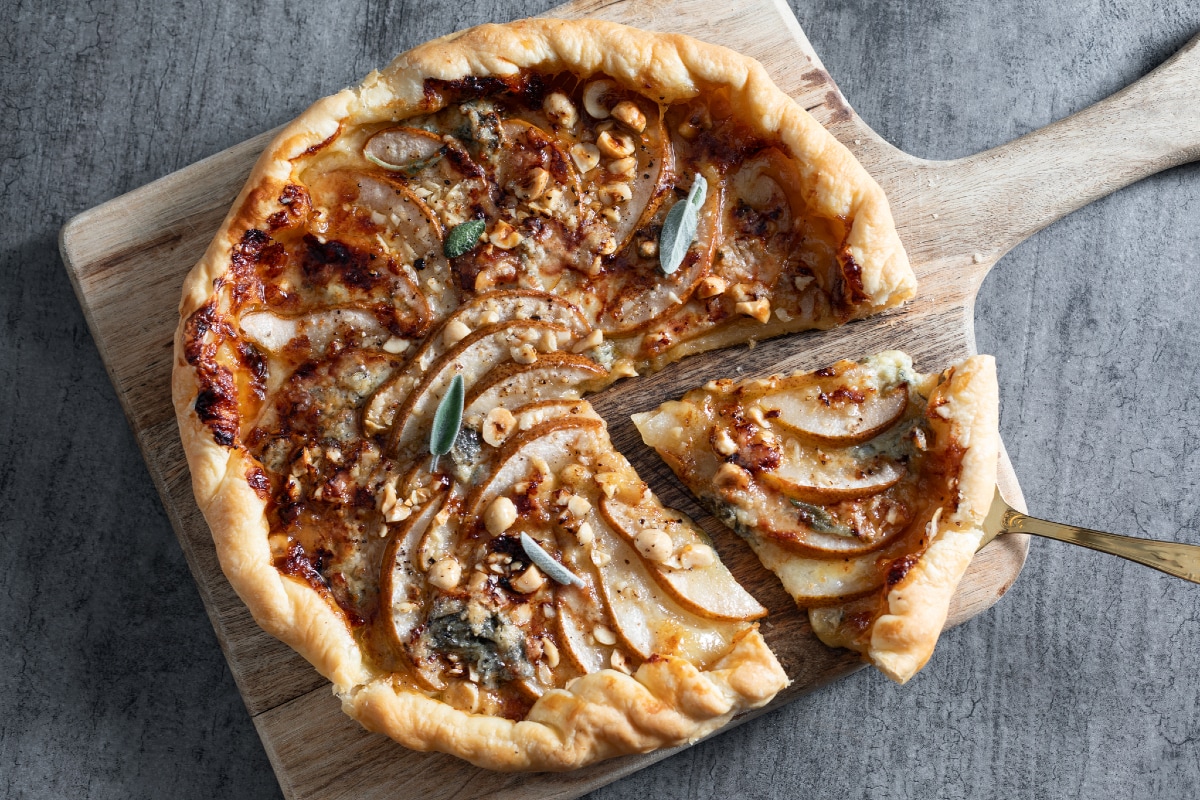 Herzhafter Birnen-Gorgonzola-Kuchen