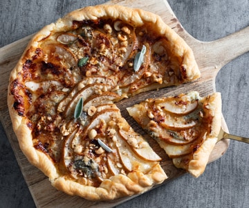 Herzhafter Birnen-Gorgonzola-Kuchen