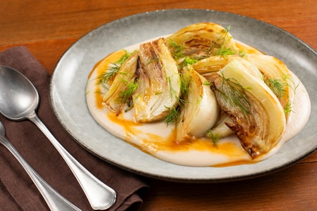 Geschmorte Fenchel auf Cannellini-Creme