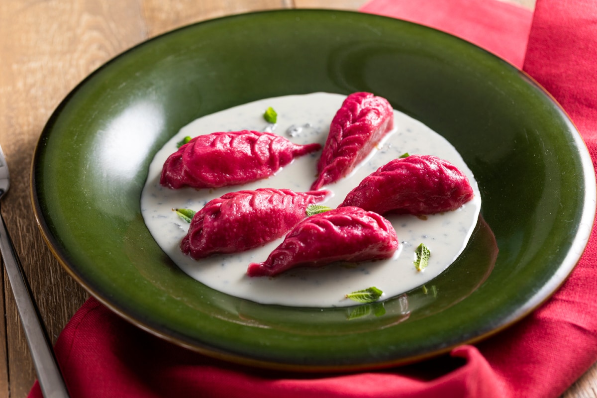 Culurgiones mit Rote Bete, Kartoffeln und Edelkäse-Sauce