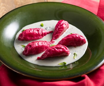 Culurgiones mit Rote Bete, Kartoffeln und Edelkäse-Sauce