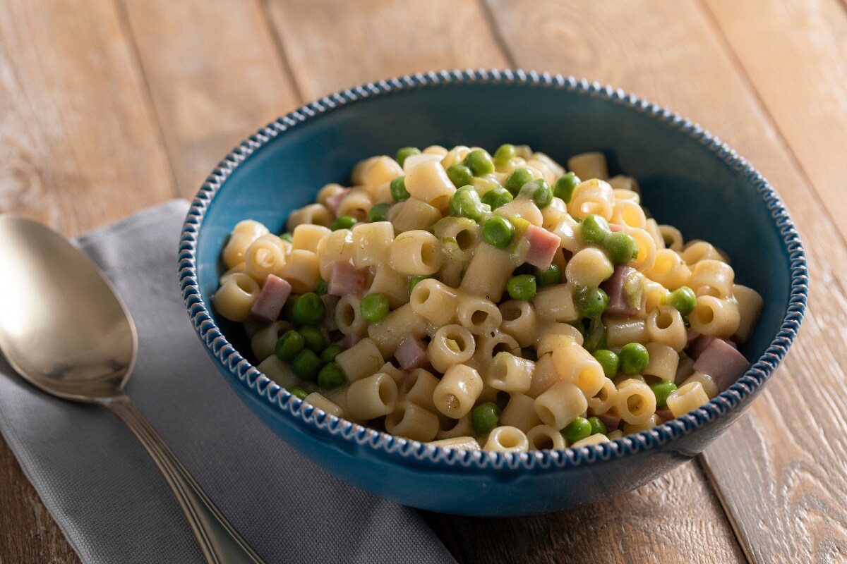 Cremige Pasta mit Schinken und Erbsen