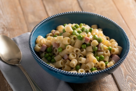 Cremige Pasta mit Schinken und Erbsen