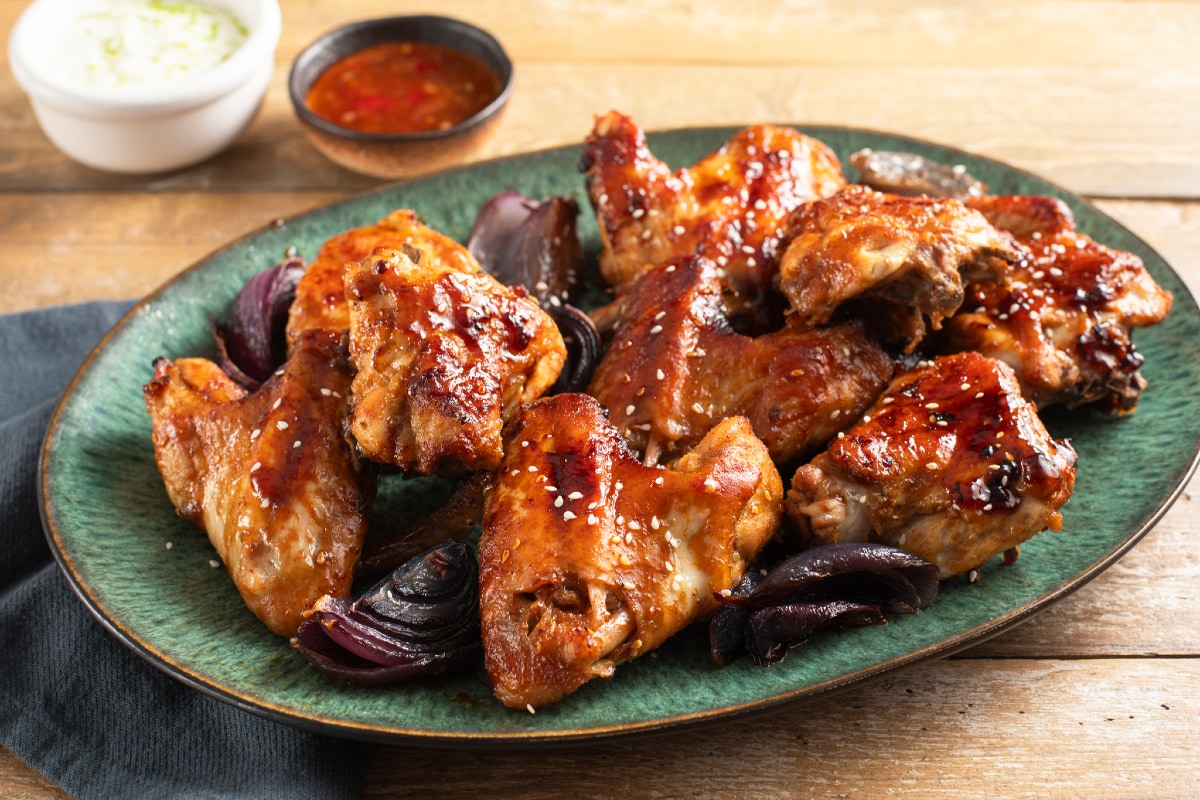 Glasierte Hähnchenflügel mit Sojasauce