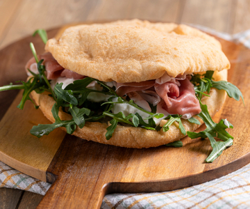 Gefülltes frittiertes Brötchen