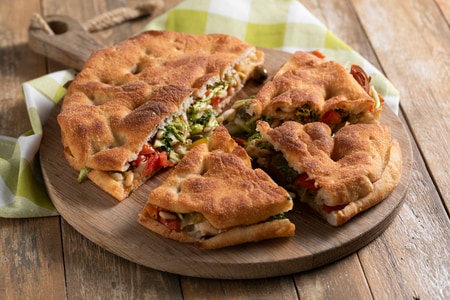 Frittierte Pizza mit Endivie