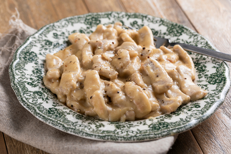 Schweinefleischstreifen mit Bier