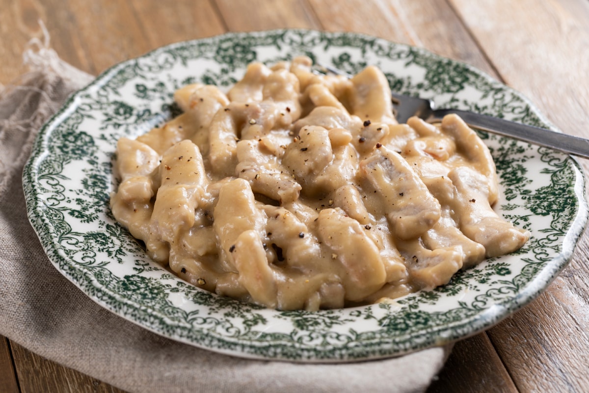 Schweinefleischstreifen mit Bier