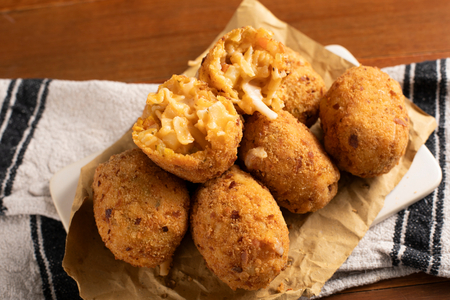 Nudeln und Kartoffelbällchen