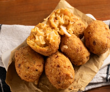 Nudeln und Kartoffelbällchen