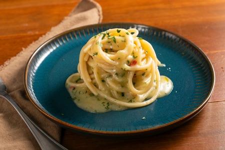 Spaghetti aglio olio e peperoncino risottati