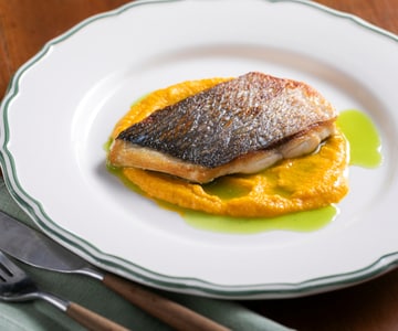 Gebratene Dorade auf Karottencreme