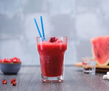 Wassermelonen-, Walderdbeer- und Wodka-Granita