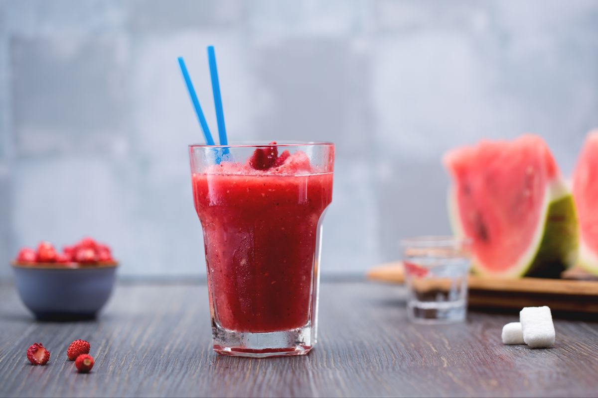 Wassermelonen-, Walderdbeer- und Wodka-Granita