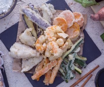 Tempura aus Tintenfisch und Gemüse