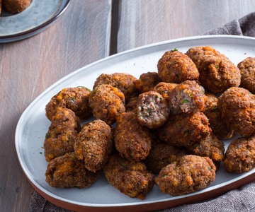 Rustikale gebratene Fleischbällchen