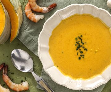 Kürbiscremesuppe mit Garnelen