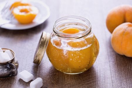 Eingemachte Pfirsiche