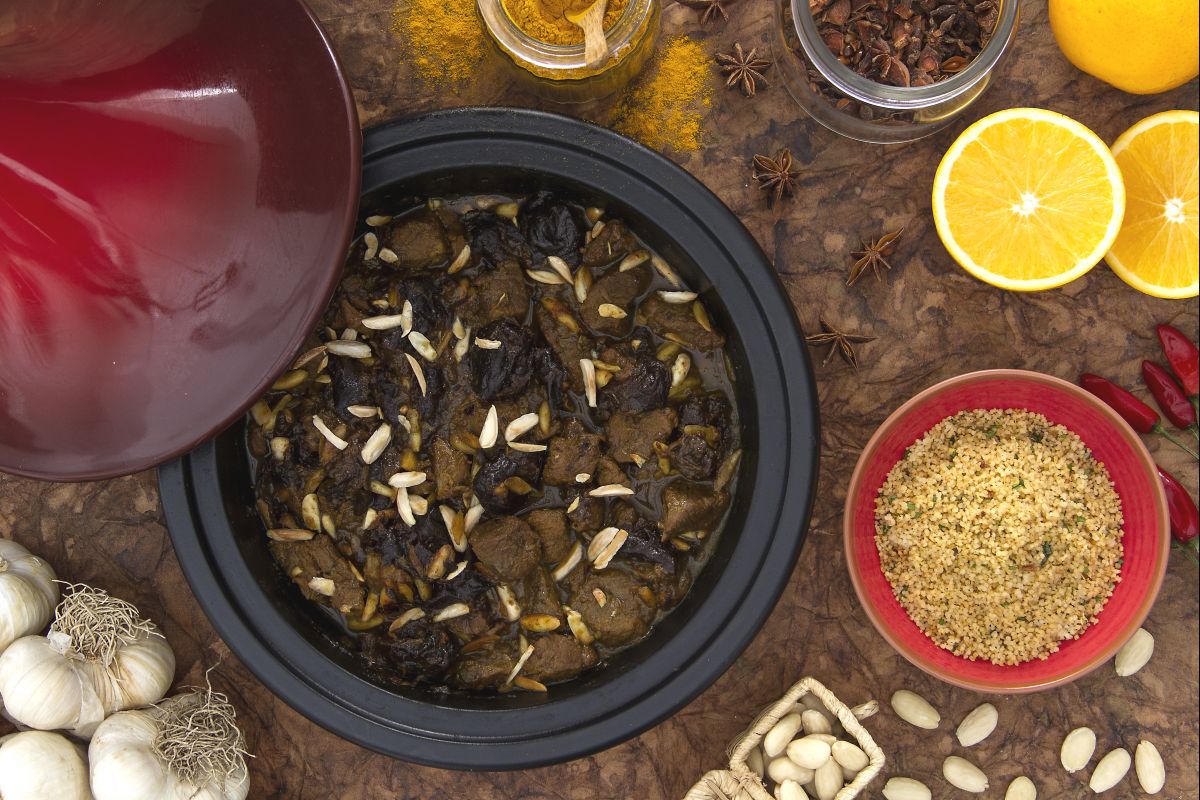 Lamm-Tajine mit Pflaumen und Mandeln