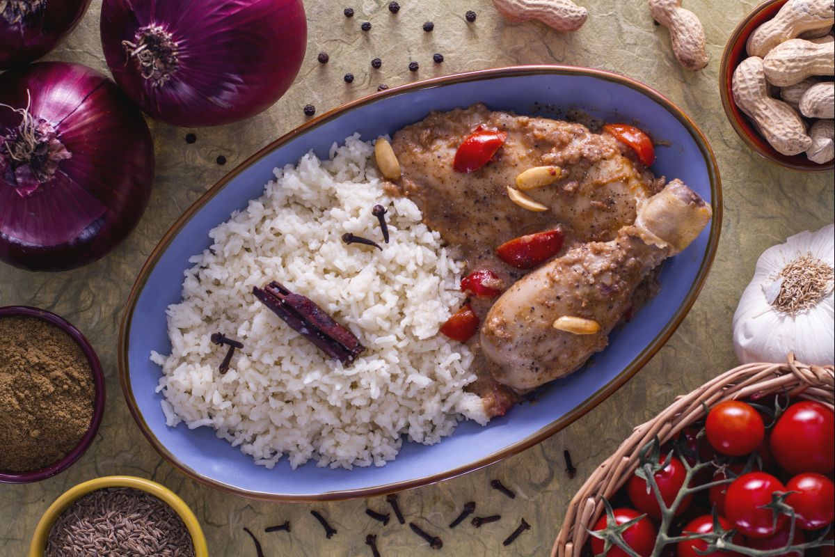 Würziger Hähnchen-Erdnuss-Eintopf