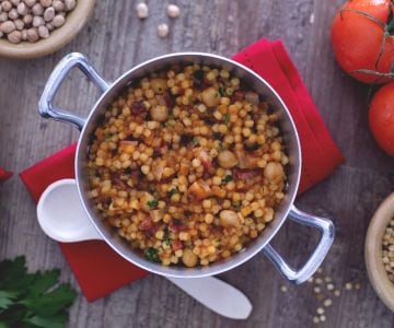 Fregula mit Kichererbsen und Speck