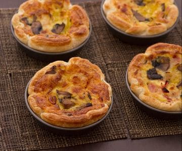 Mini-Quiche mit Pilzen, Lauch und Schinken