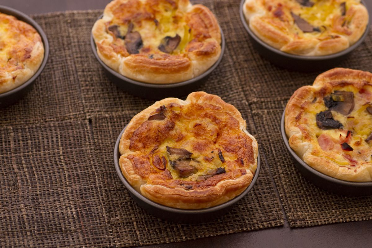 Mini-Quiche mit Pilzen, Lauch und Schinken