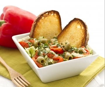 Sellerie- und Paprikasalat