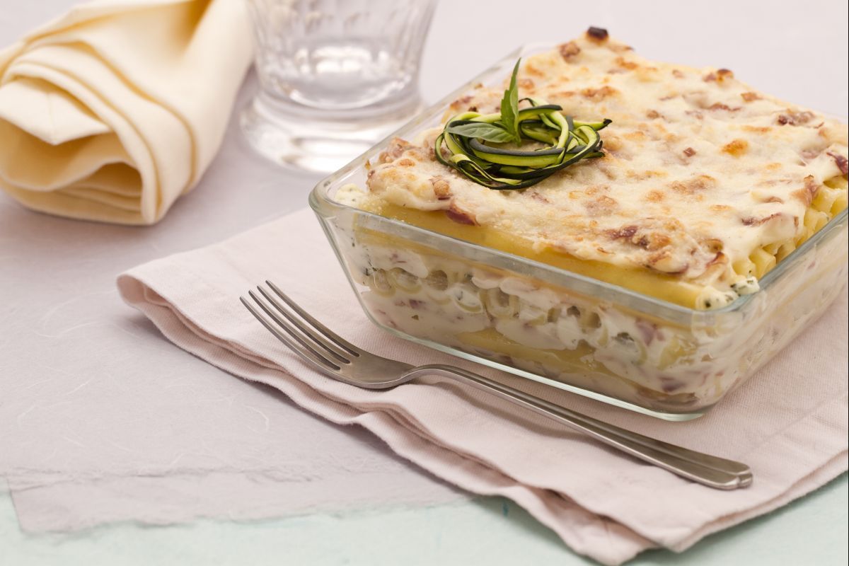 Turm aus gefüllten Ziti