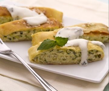 Pfannkuchenrolle mit Zucchini