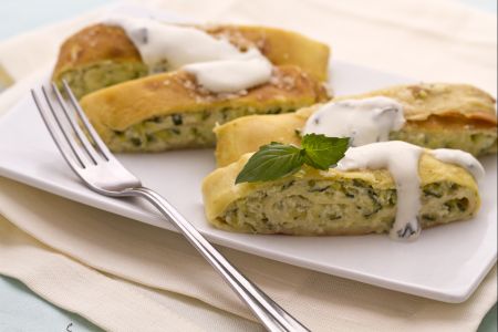 Pfannkuchenrolle mit Zucchini