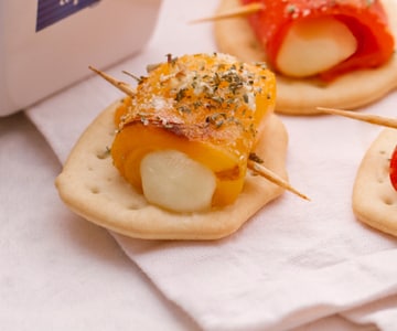 Fladenbrote mit Paprika und Scamorza