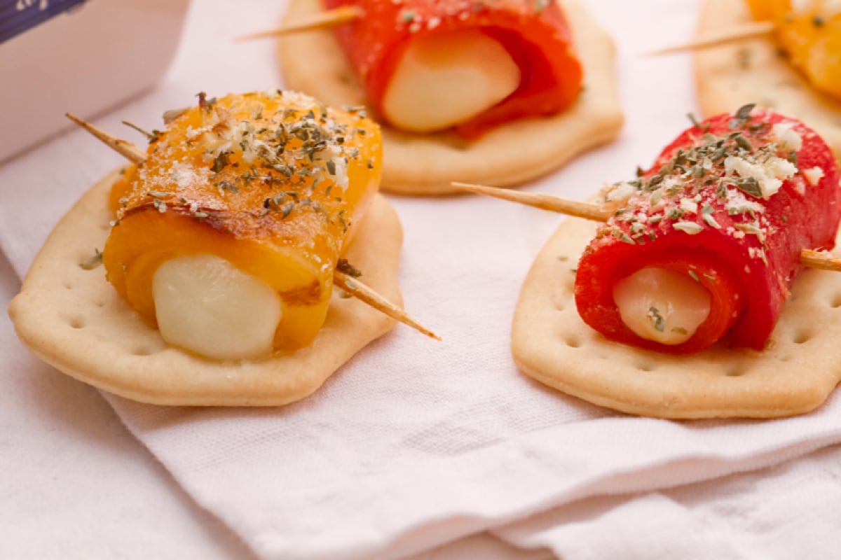Fladenbrote mit Paprika und Scamorza