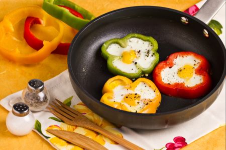 Paprikablumen mit Eiern